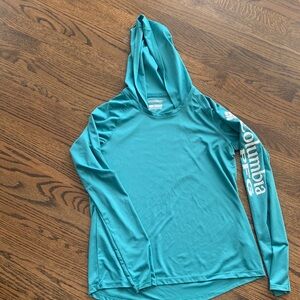 L Columbia PFG rashguard